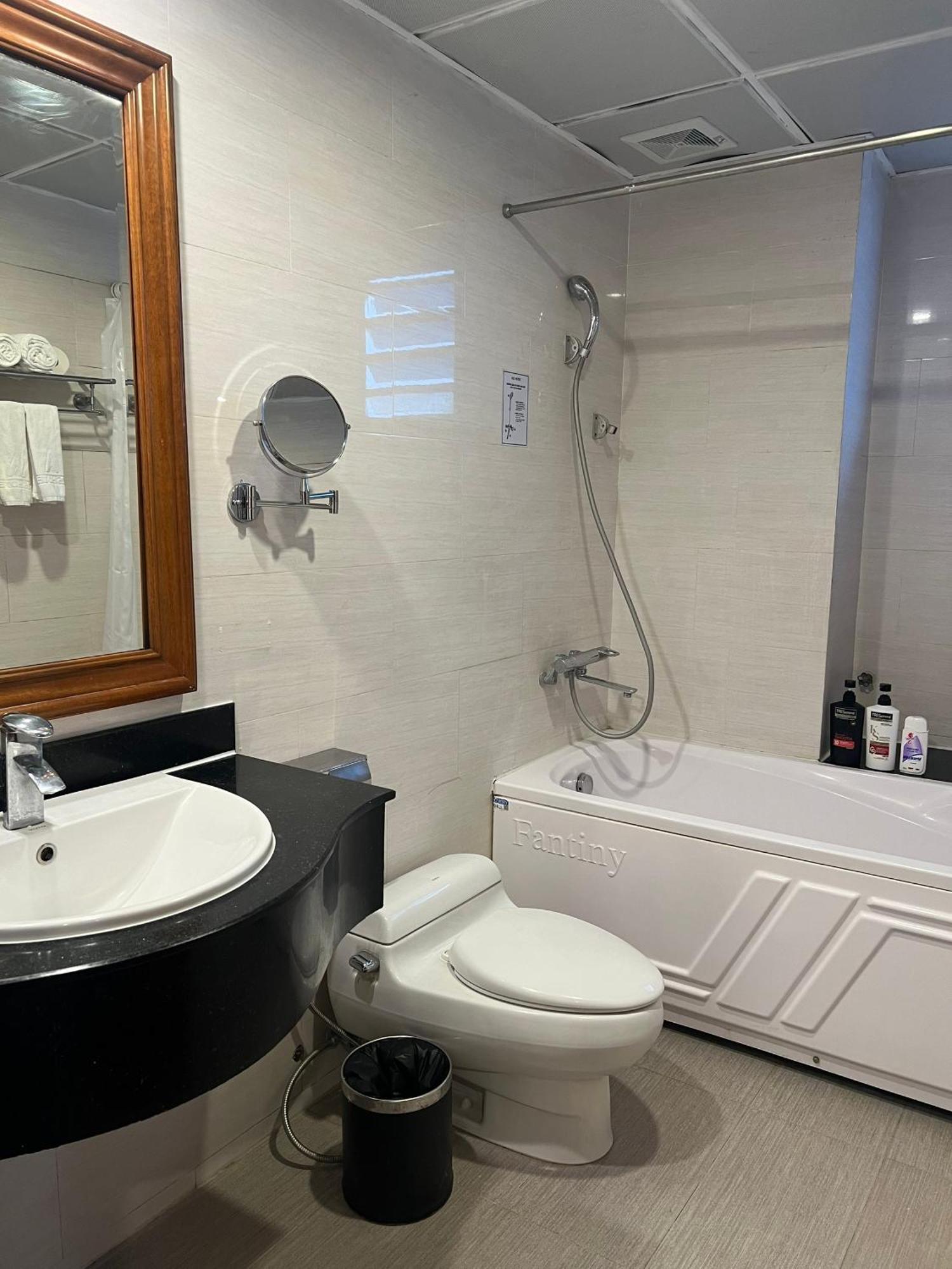 A25 Hotel - 19 Phan Dinh Phung Hanoi Buitenkant foto